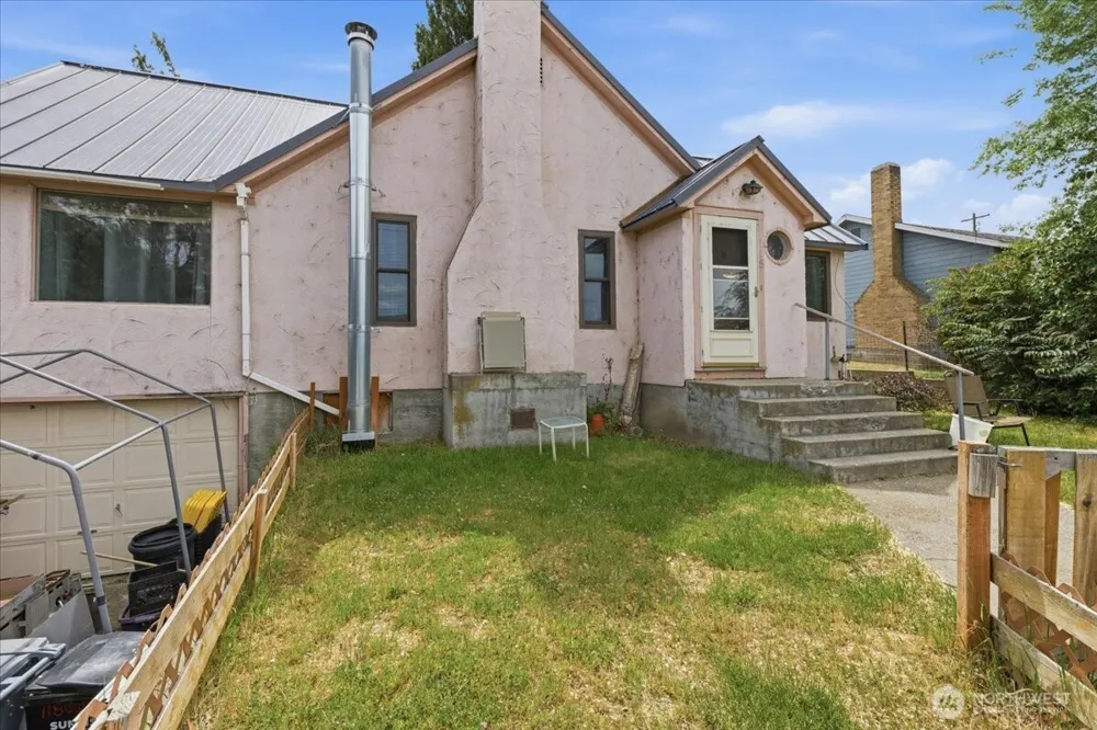 118 Coulee Boulevard Electric City, WA 99123