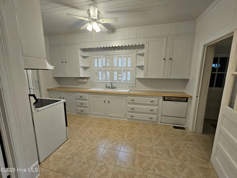 605 W Cutchin Street Clinton, NC 28328