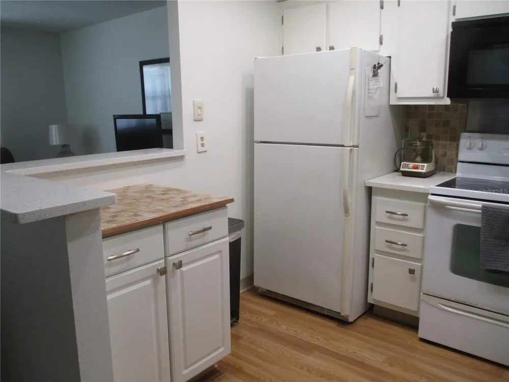 101 CAMBRIDGE TRAIL #211 Sun City Center, FL 33573