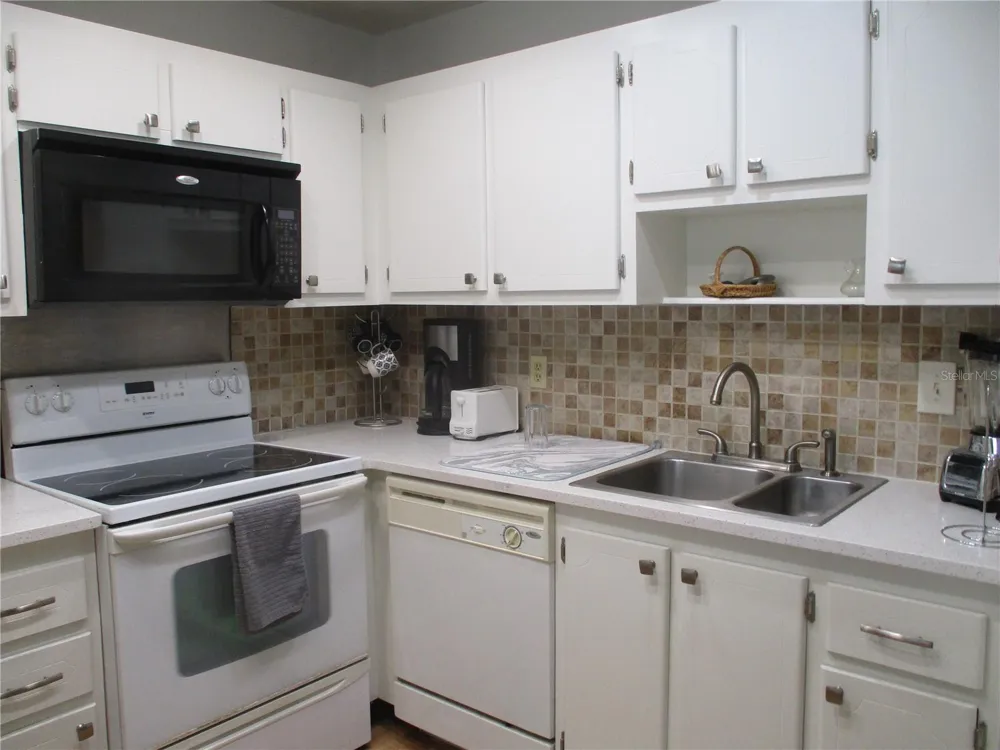 101 CAMBRIDGE TRAIL #211 Sun City Center, FL 33573