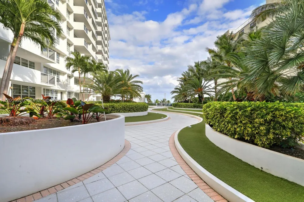 100 Lincoln Rd #330 Miami Beach, FL 33139