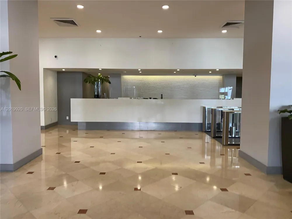 100 Lincoln Rd #330 Miami Beach, FL 33139