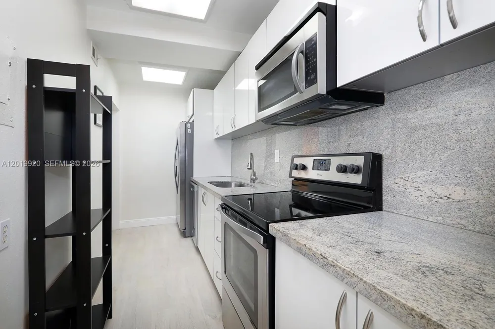 100 Lincoln Rd #330 Miami Beach, FL 33139
