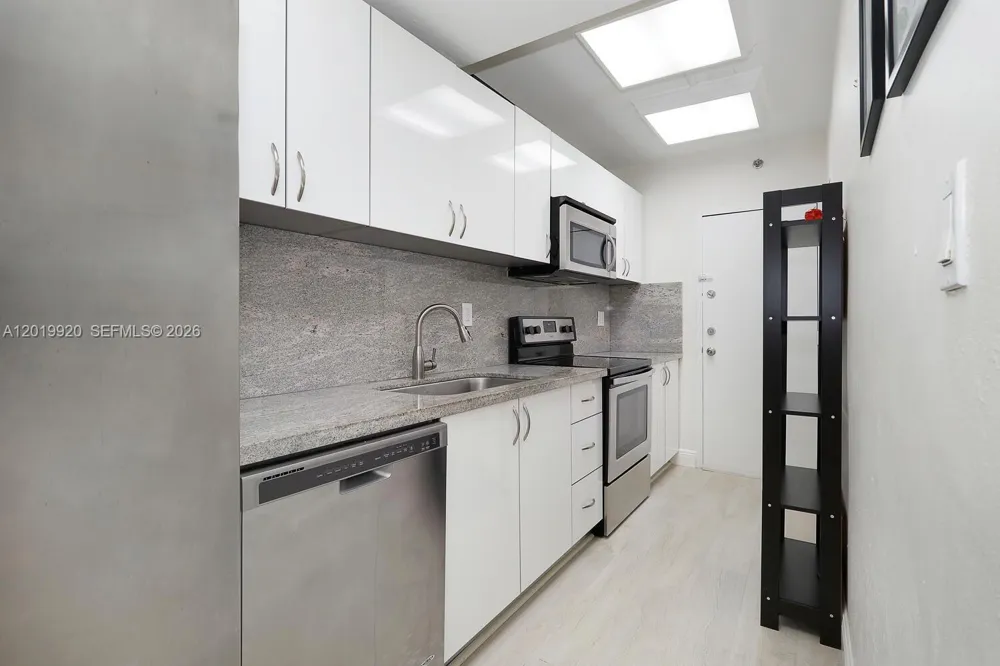 100 Lincoln Rd #330 Miami Beach, FL 33139