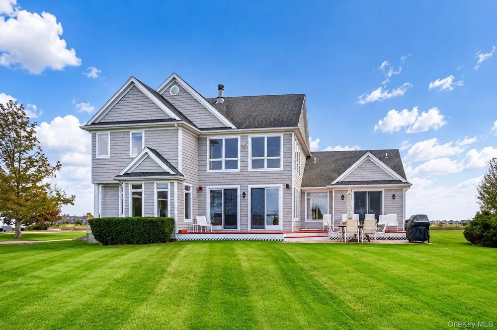 788 Reeves Avenue Riverhead, NY 11901