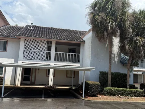 702 COUNTRY LANE NE #702