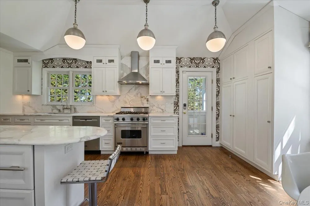 516 Centre Island Road Centre Island, NY 11771