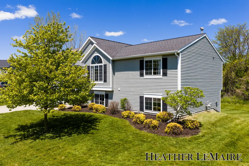 2070 Shiloh Point Drive SE Kentwood City, MI 49546