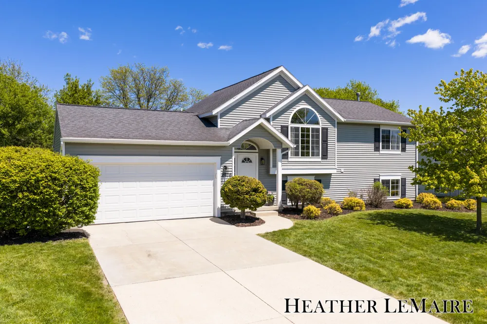 2070 Shiloh Point Drive SE Kentwood City, MI 49546