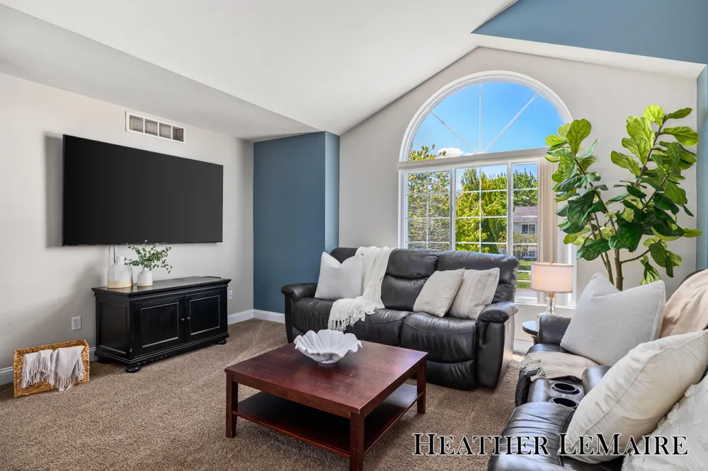 2070 Shiloh Point Drive SE Kentwood City, MI 49546