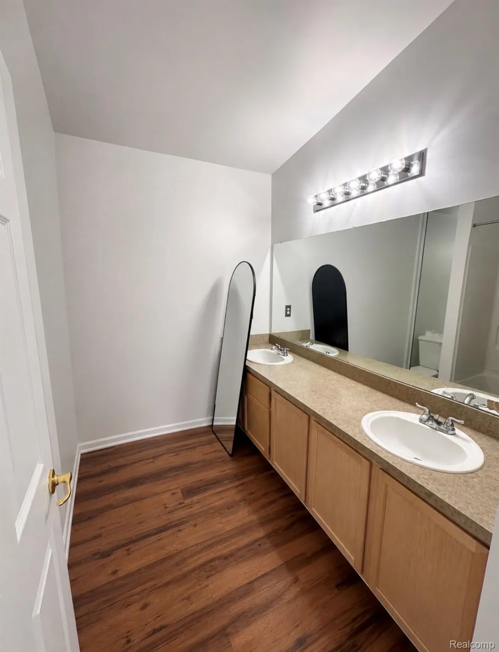 17 Georgetown Court Dearborn City, MI 48126