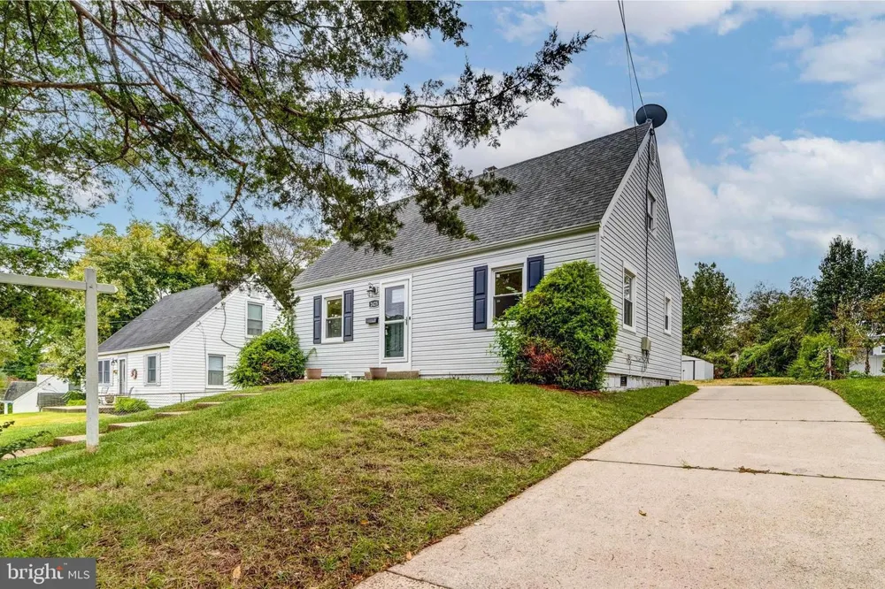 2425 FORT DRIVE Alexandria, VA 22303