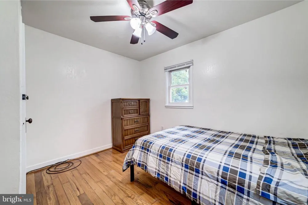 2425 FORT DRIVE Alexandria, VA 22303