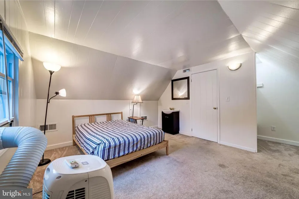 2425 FORT DRIVE Alexandria, VA 22303