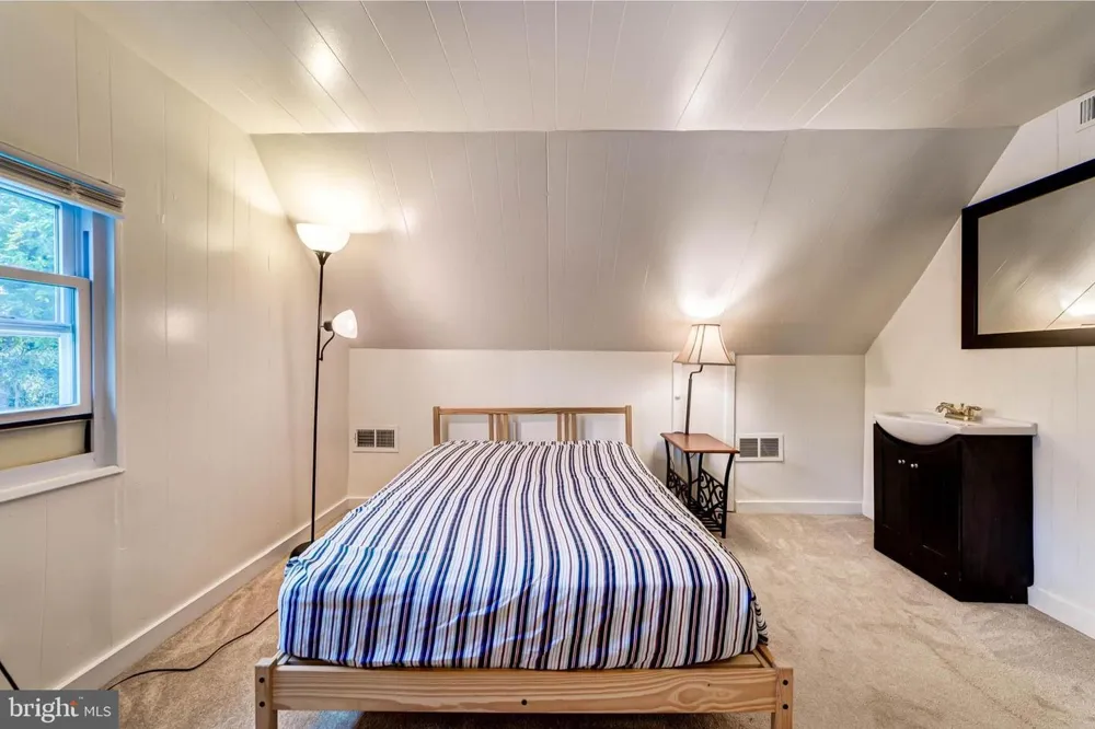 2425 FORT DRIVE Alexandria, VA 22303