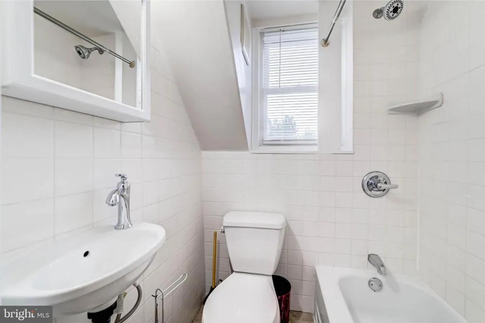 2425 FORT DRIVE Alexandria, VA 22303