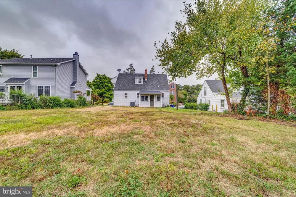 2425 FORT DRIVE Alexandria, VA 22303