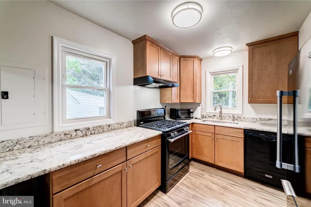 2425 FORT DRIVE Alexandria, VA 22303