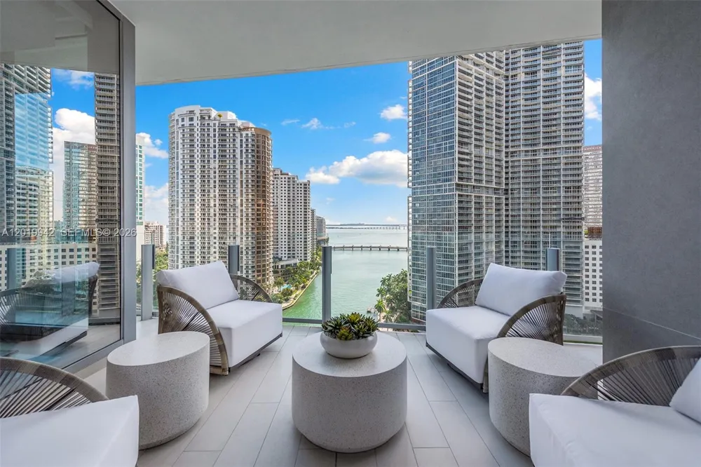 300 Biscayne Blvd Way #1605 Miami, FL 33131