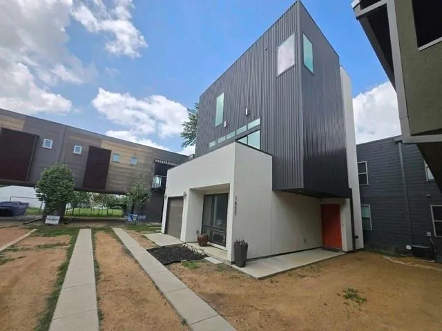 1527 Hickory Street Dallas, TX 75215