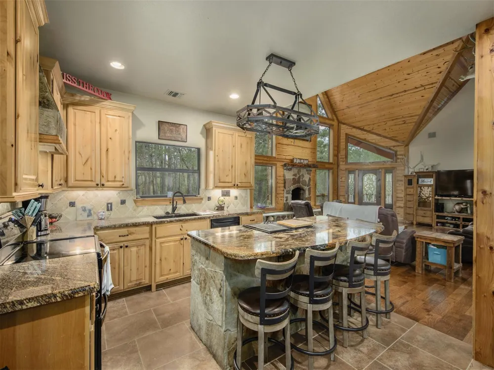 16867 Tierra Buena Drive Plantersville, TX 77363