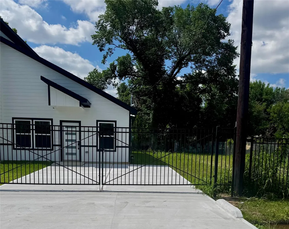 5710 Delmack Street #A Houston, TX 77032