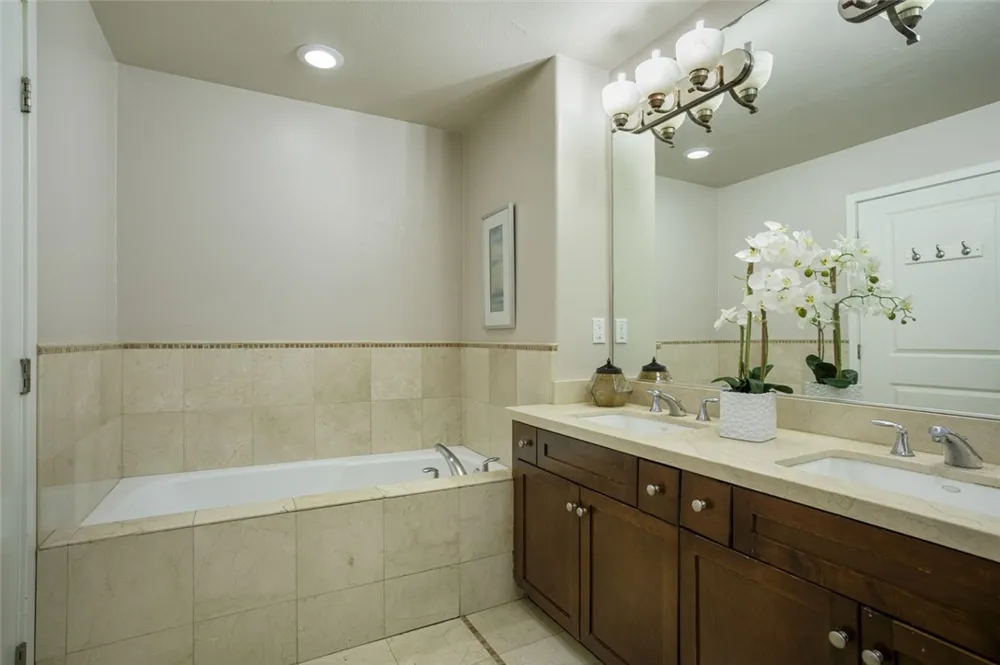 11115 Acama #207 Studio City, CA 91602
