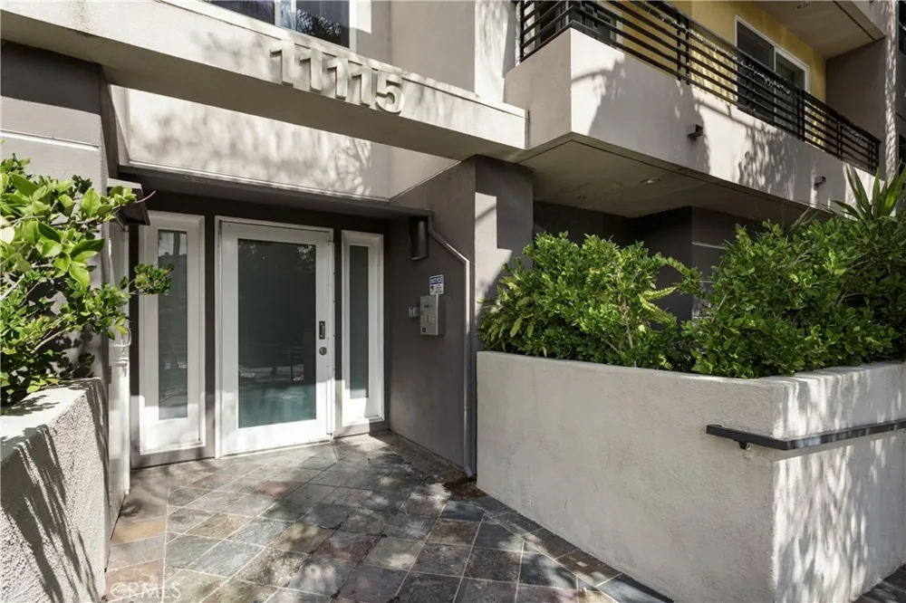 11115 Acama #207 Studio City, CA 91602