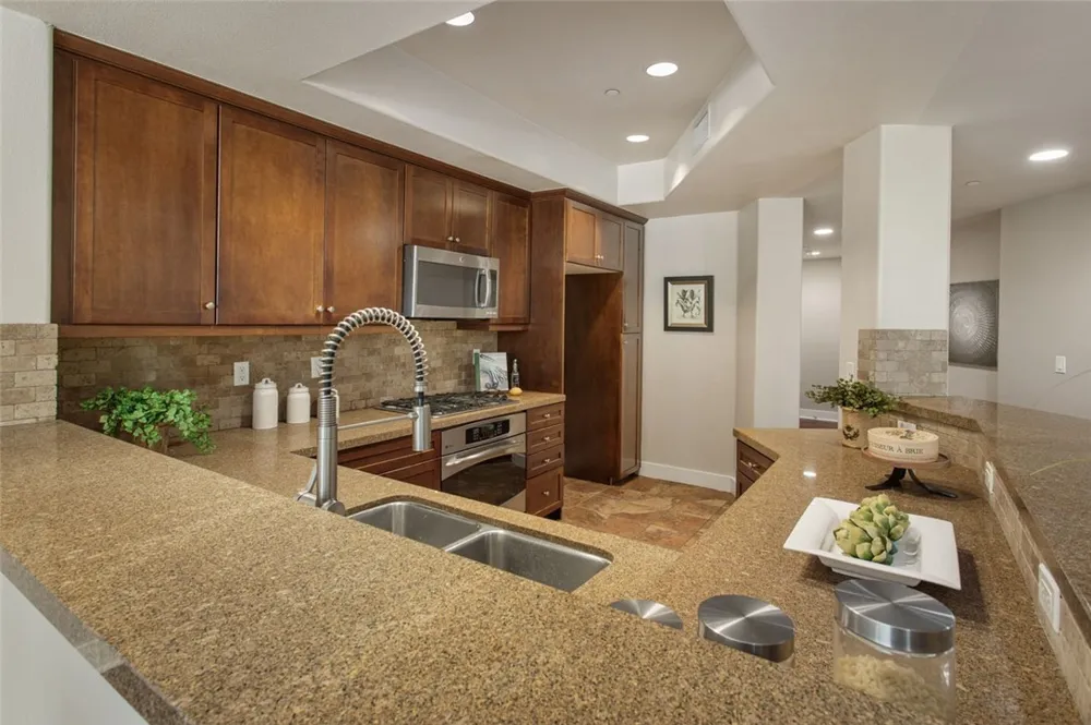 11115 Acama #207 Studio City, CA 91602