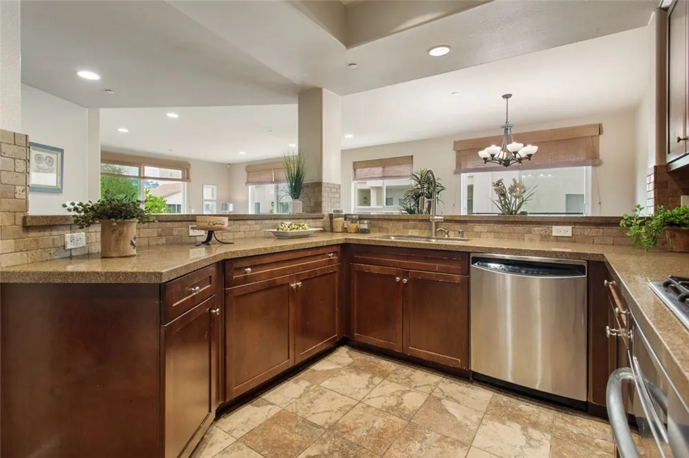 11115 Acama #207 Studio City, CA 91602