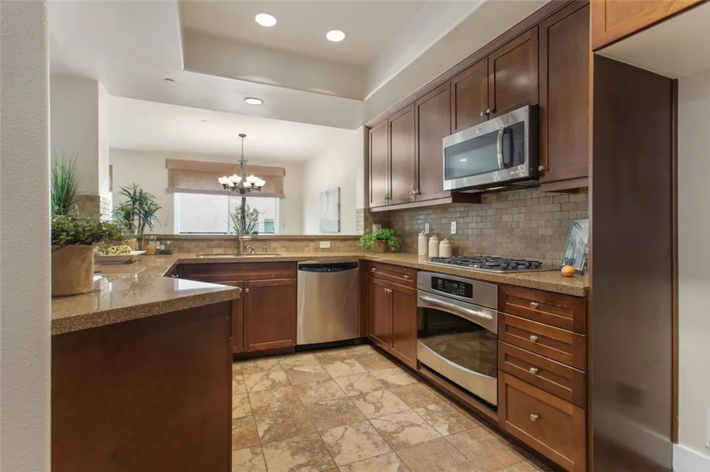 11115 Acama #207 Studio City, CA 91602
