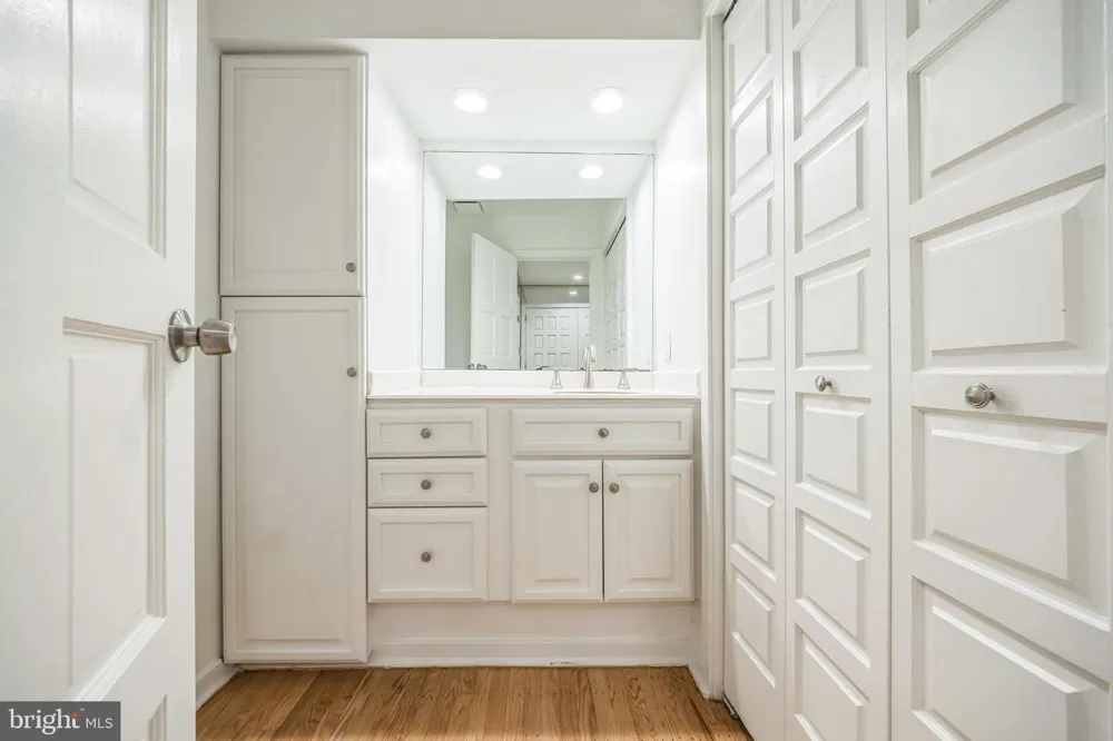 24 CENTURA Cherry Hill, NJ 08003