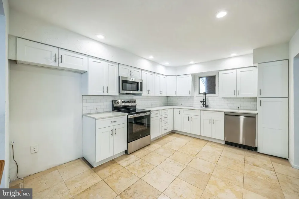 24 CENTURA Cherry Hill, NJ 08003