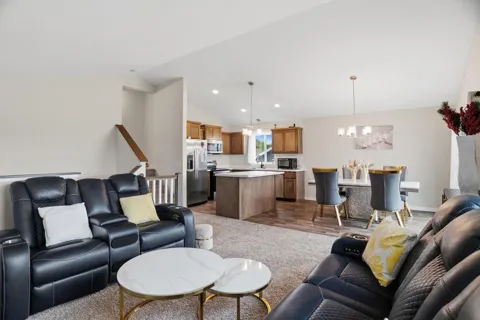 4634 9th Street NE