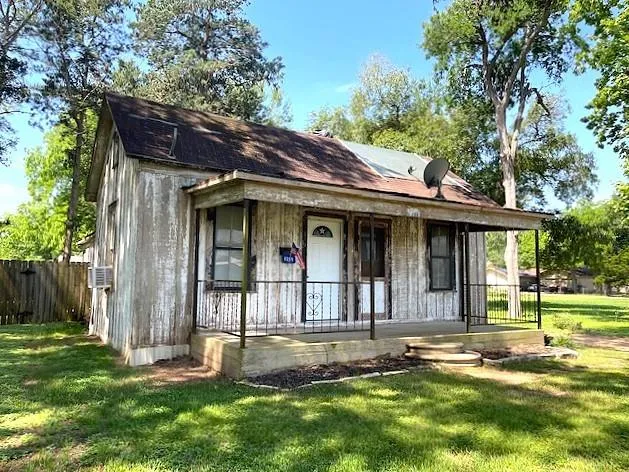 6211 Gresham Street Wallis, TX 77485