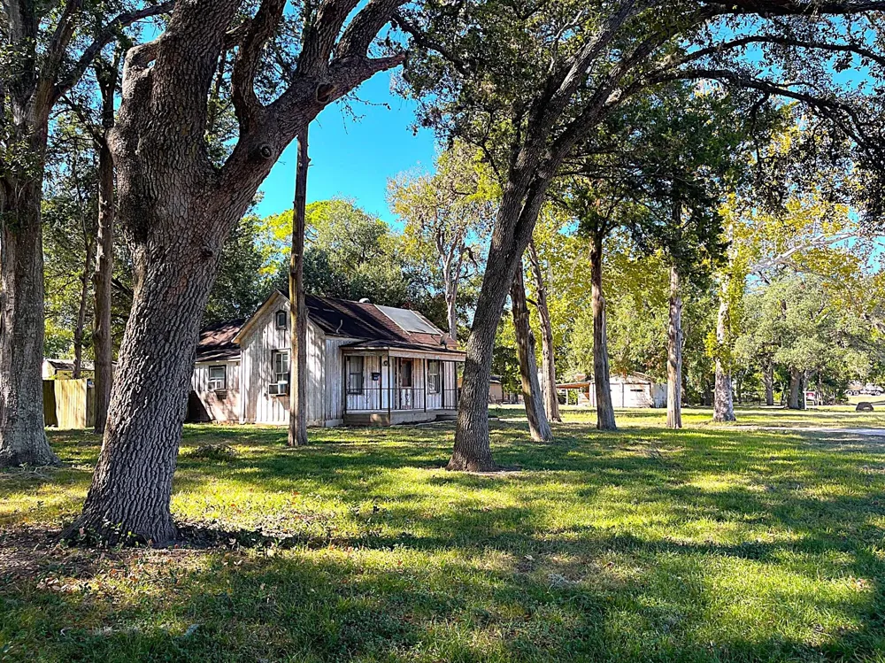 6211 Gresham Street Wallis, TX 77485