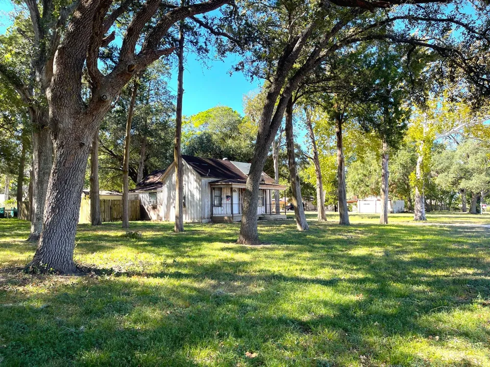 6211 Gresham Street Wallis, TX 77485