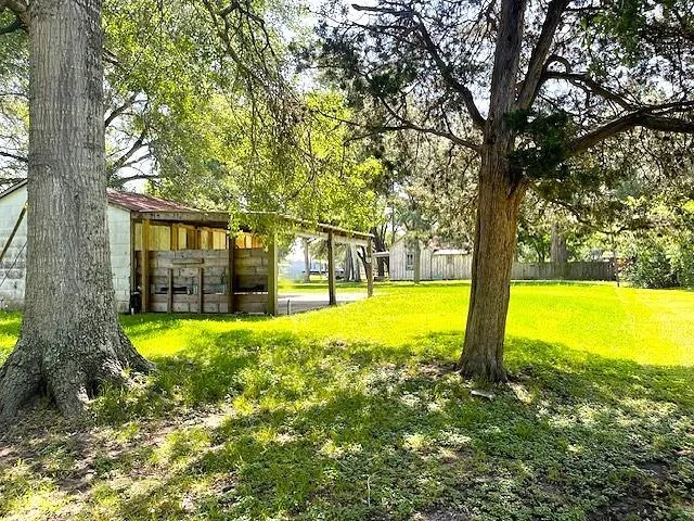 6211 Gresham Street Wallis, TX 77485