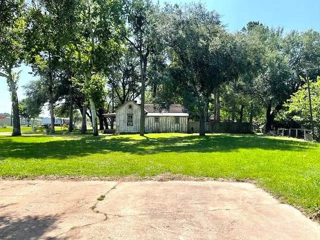 6211 Gresham Street Wallis, TX 77485