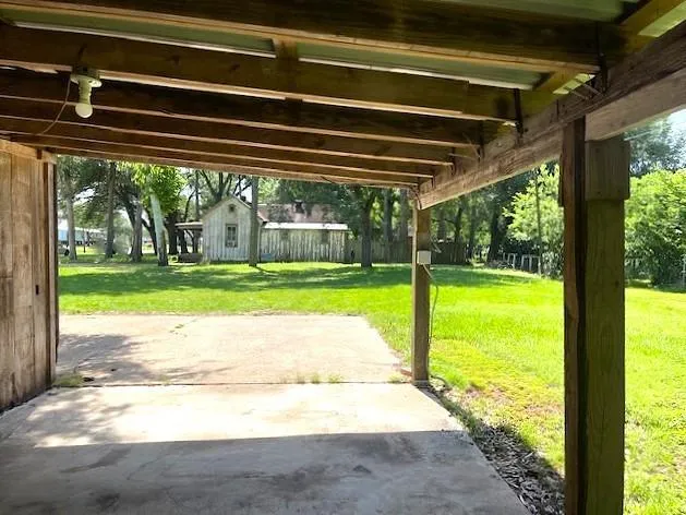 6211 Gresham Street Wallis, TX 77485