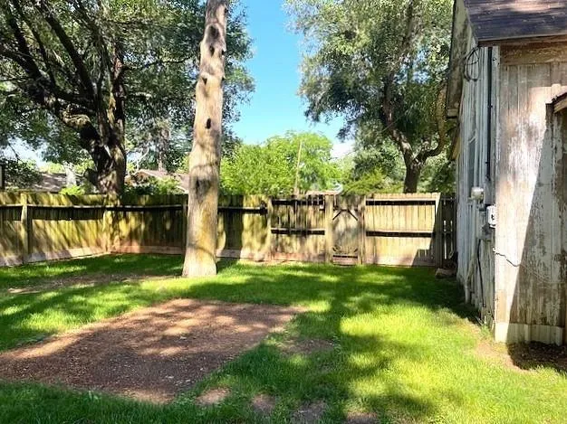 6211 Gresham Street Wallis, TX 77485