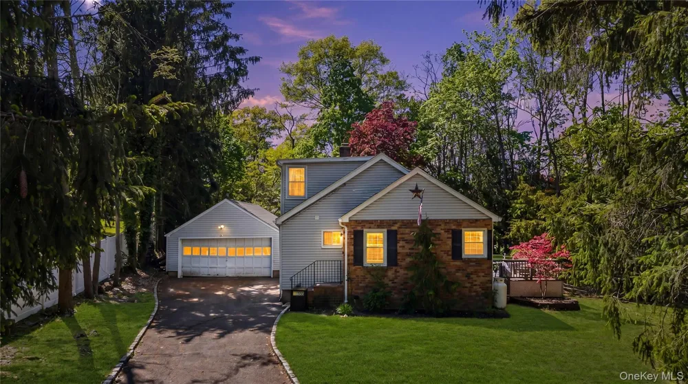 5 Windsor Lane East Northport, NY 11731