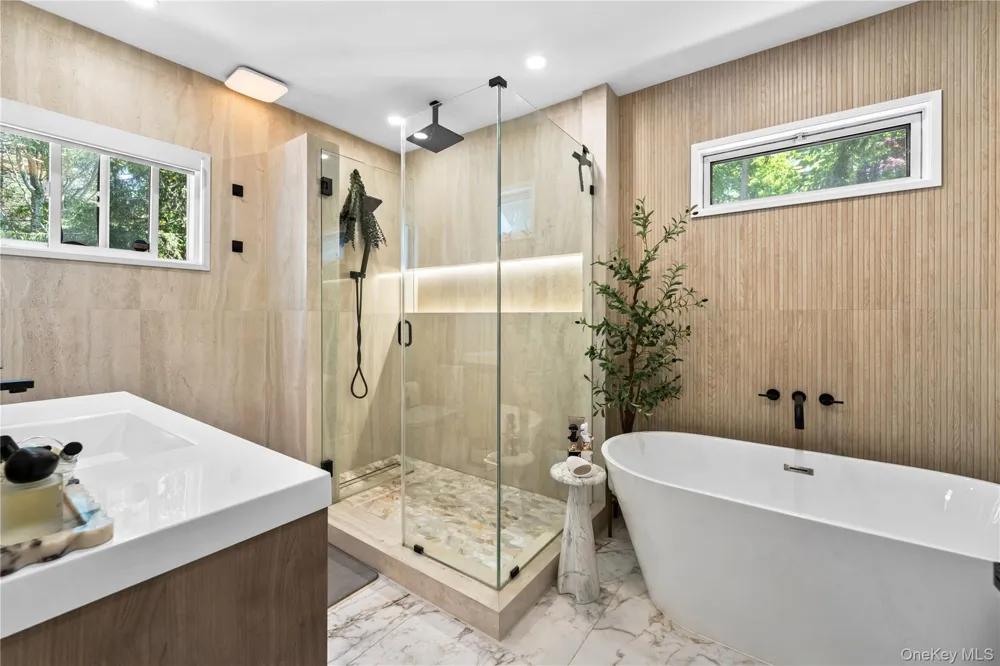 5 Windsor Lane East Northport, NY 11731