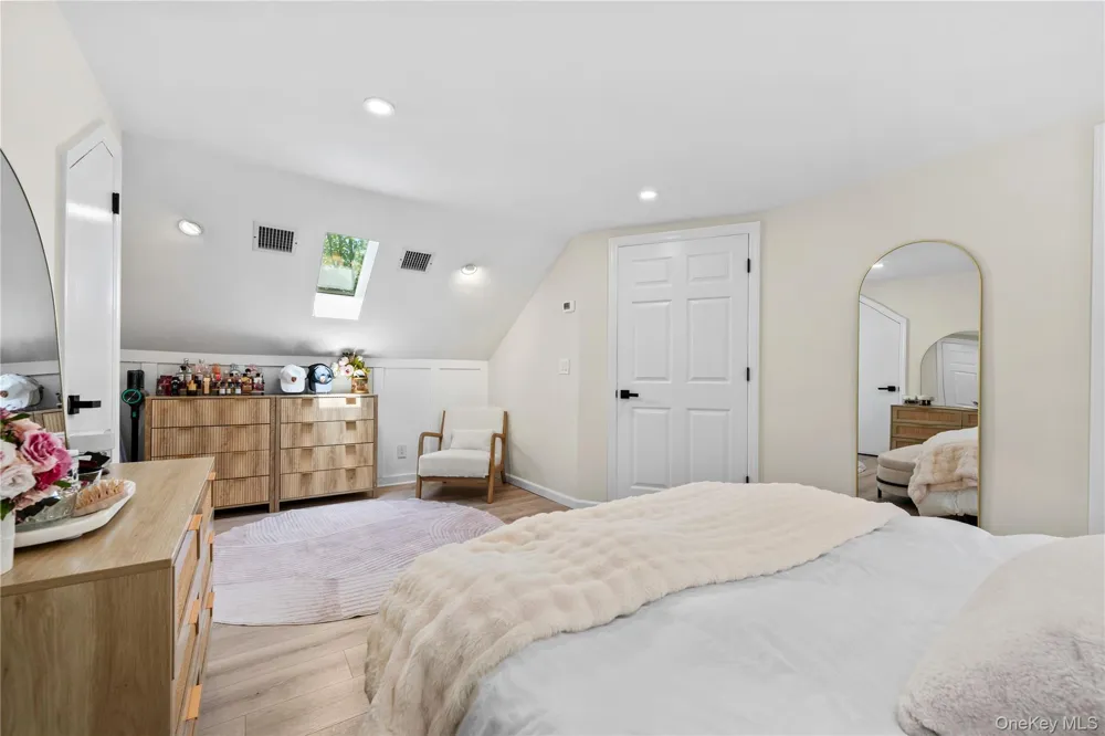 5 Windsor Lane East Northport, NY 11731