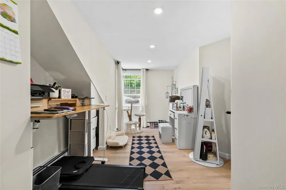 5 Windsor Lane East Northport, NY 11731
