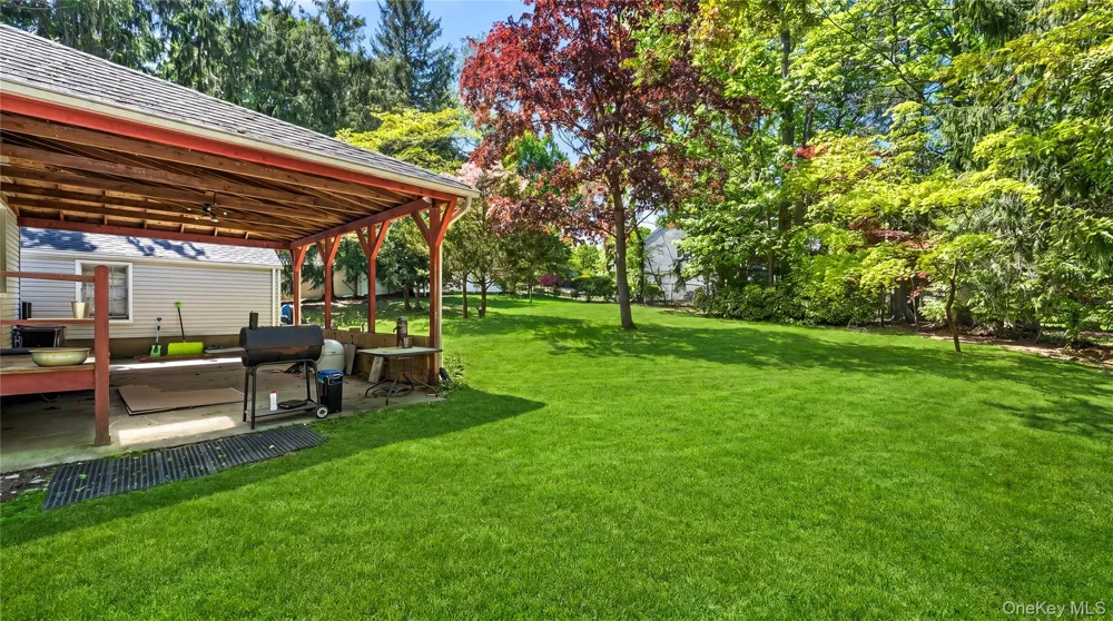 5 Windsor Lane East Northport, NY 11731