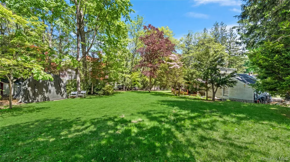 5 Windsor Lane East Northport, NY 11731