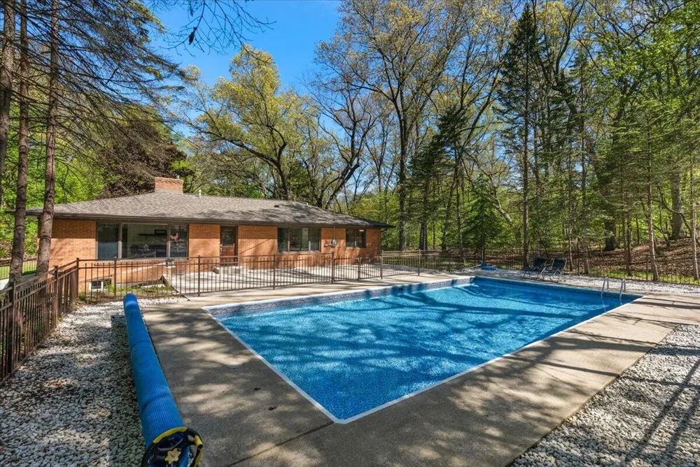 9555 Dunewood Drive Bridgman City, MI 49106