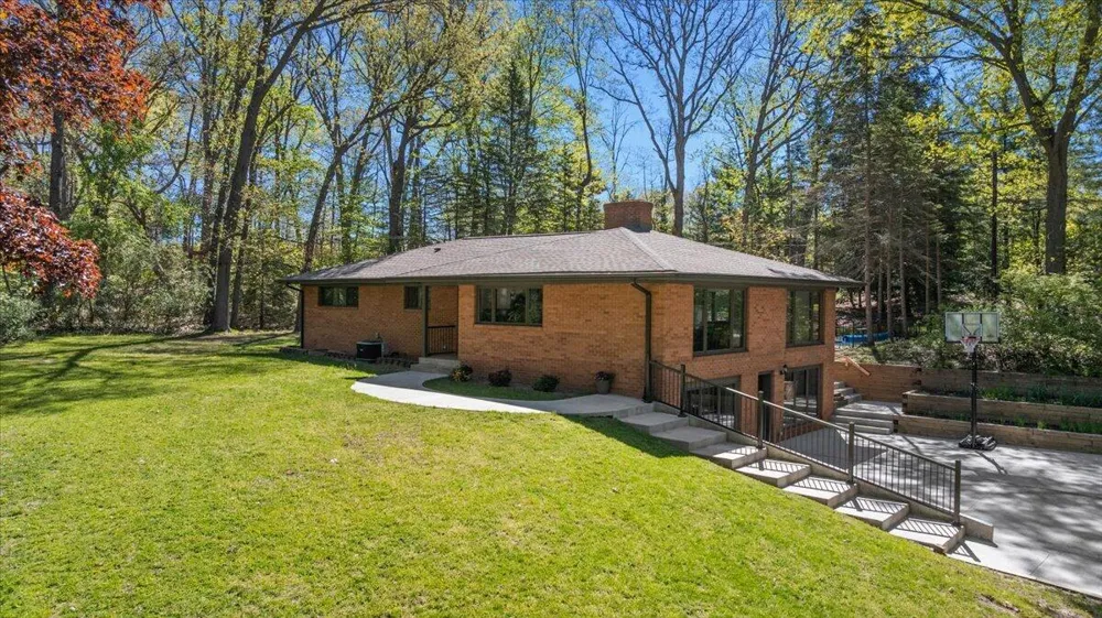 9555 Dunewood Drive Bridgman City, MI 49106