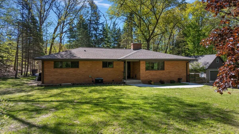 9555 Dunewood Drive Bridgman City, MI 49106